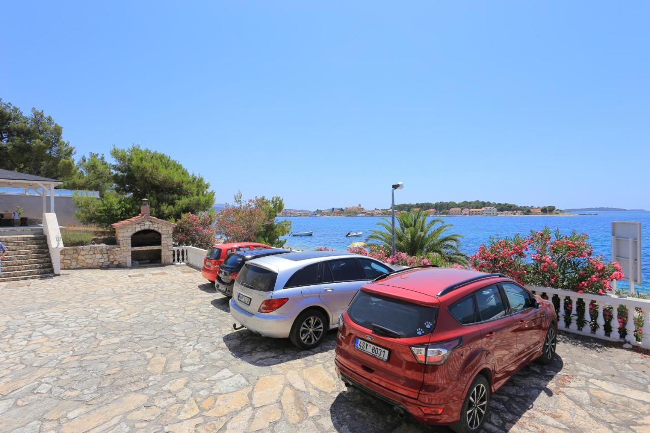 Family Friendly Seaside Apartments Brodarica, Sibenik - 15270 Buitenkant foto