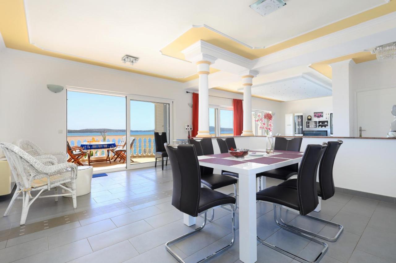 Family Friendly Seaside Apartments Brodarica, Sibenik - 15270 Buitenkant foto