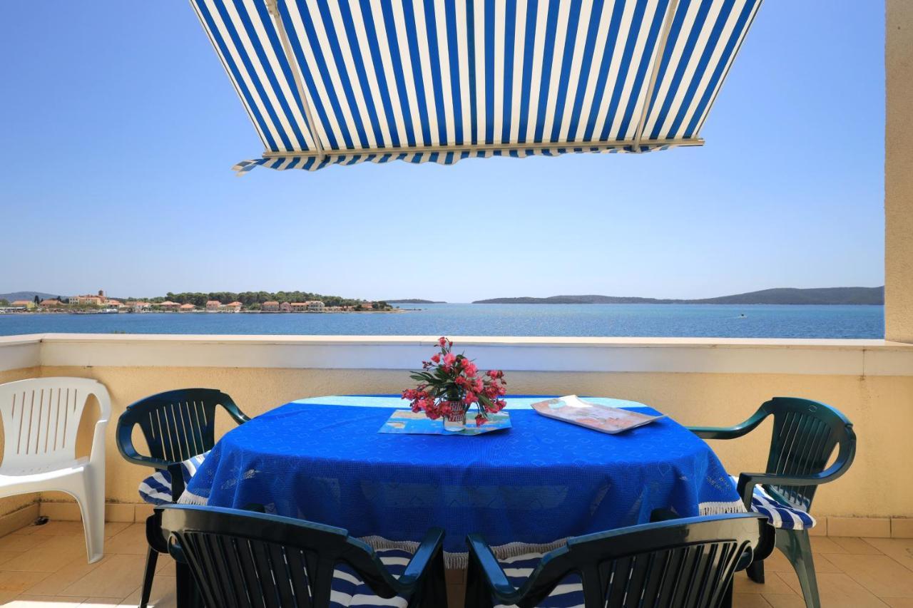 Family Friendly Seaside Apartments Brodarica, Sibenik - 15270 Buitenkant foto