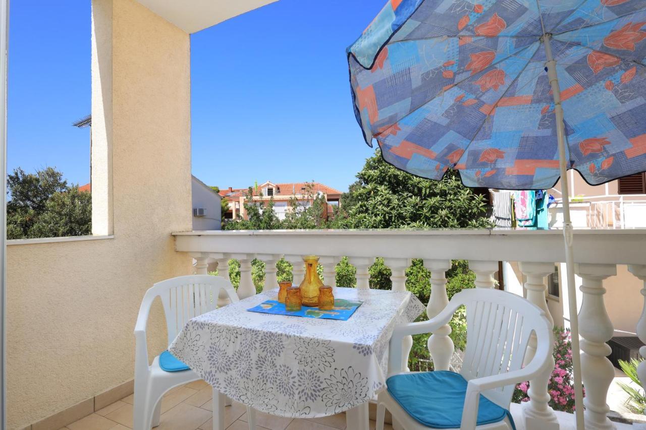 Family Friendly Seaside Apartments Brodarica, Sibenik - 15270 Buitenkant foto