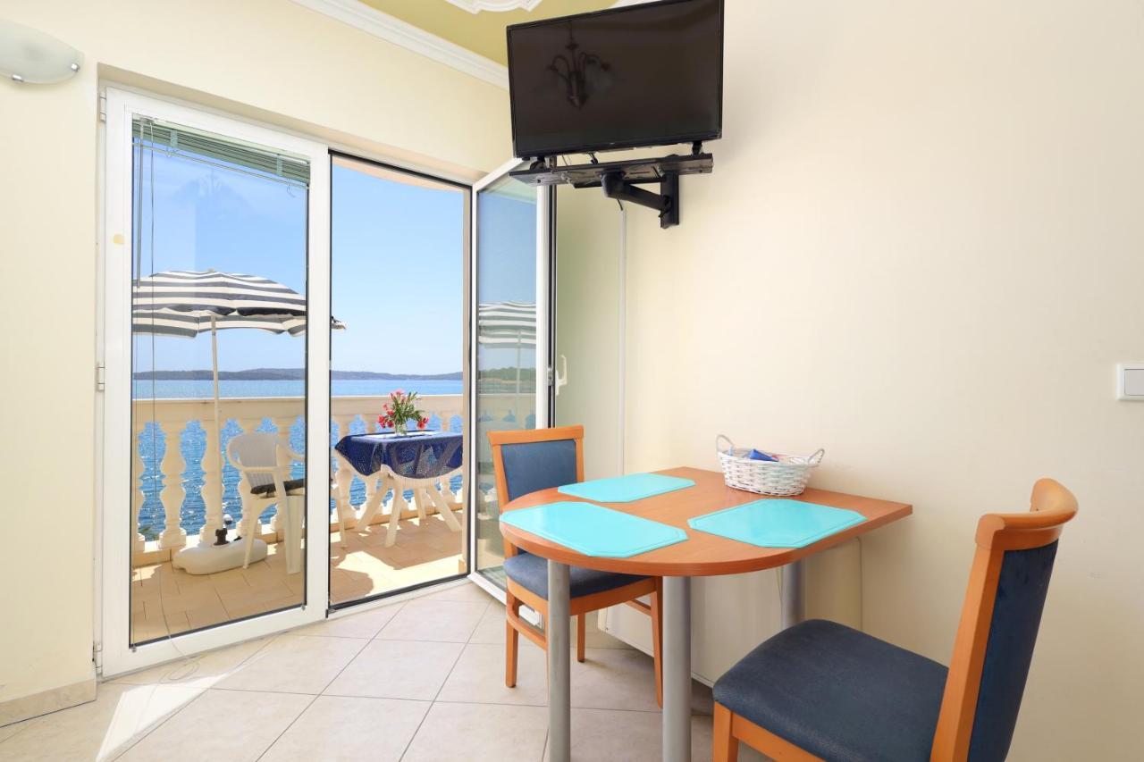 Family Friendly Seaside Apartments Brodarica, Sibenik - 15270 Buitenkant foto