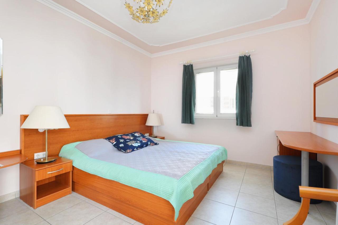 Family Friendly Seaside Apartments Brodarica, Sibenik - 15270 Buitenkant foto