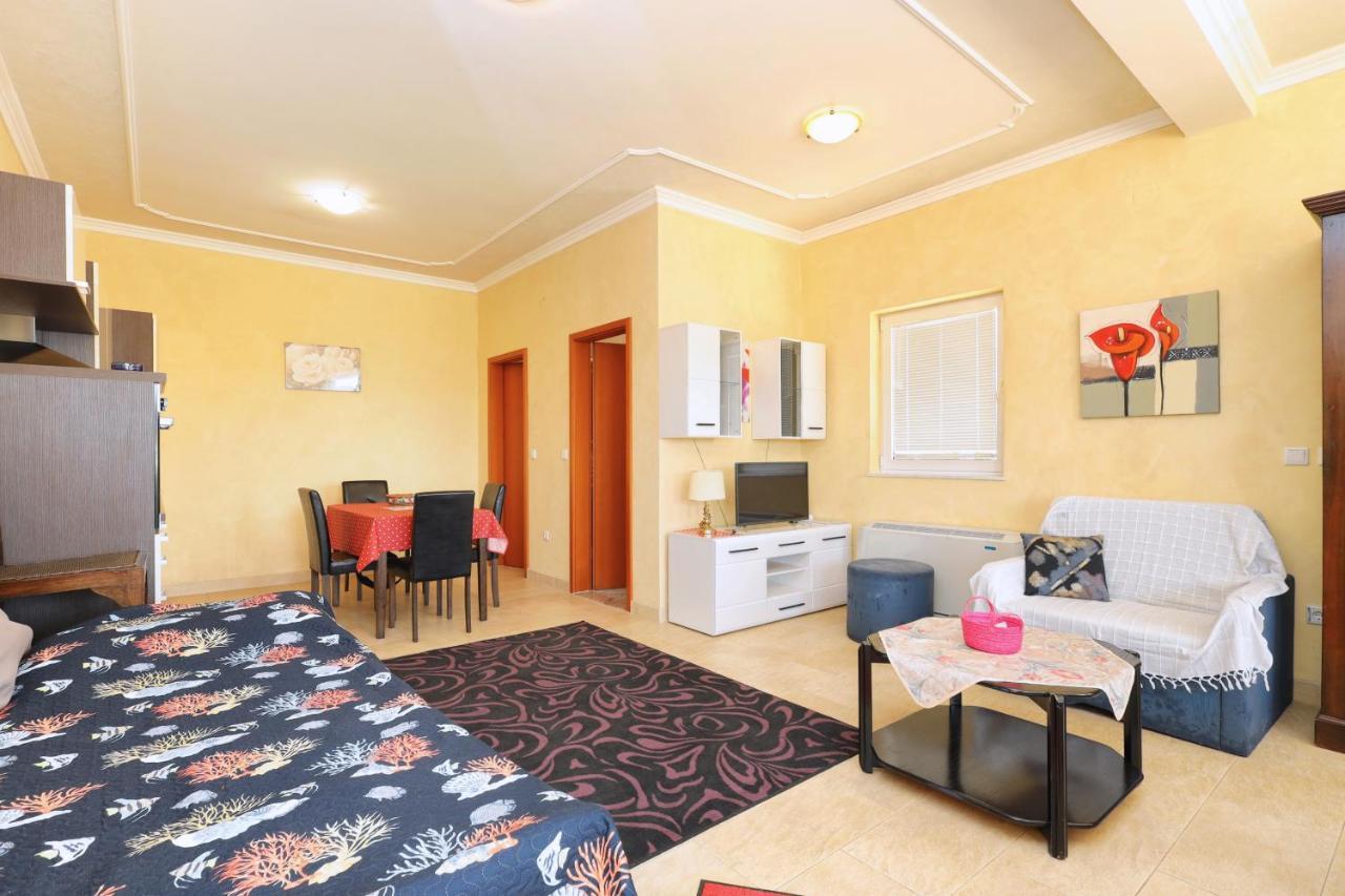 Family Friendly Seaside Apartments Brodarica, Sibenik - 15270 Buitenkant foto