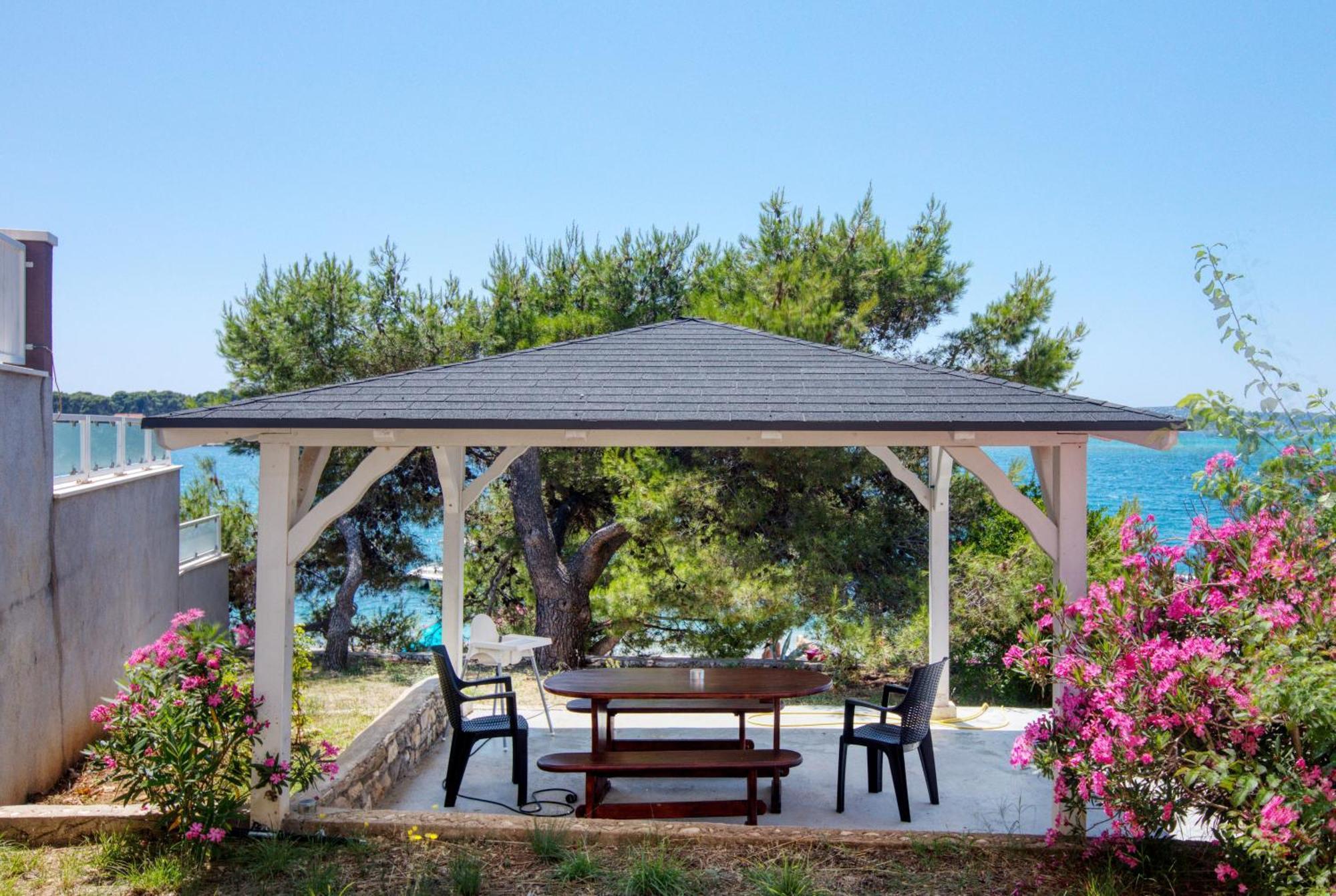 Family Friendly Seaside Apartments Brodarica, Sibenik - 15270 Buitenkant foto