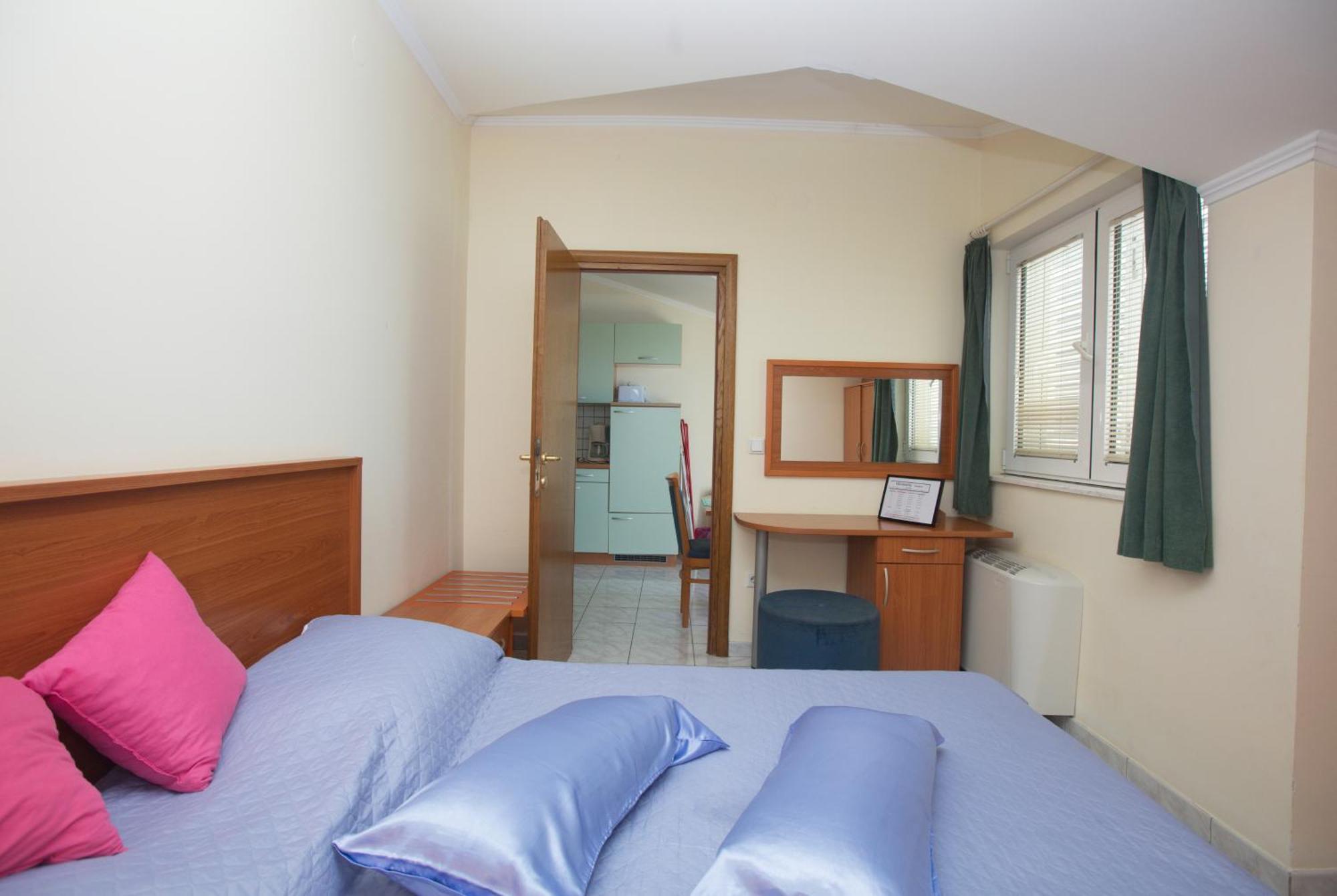 Family Friendly Seaside Apartments Brodarica, Sibenik - 15270 Kamer foto